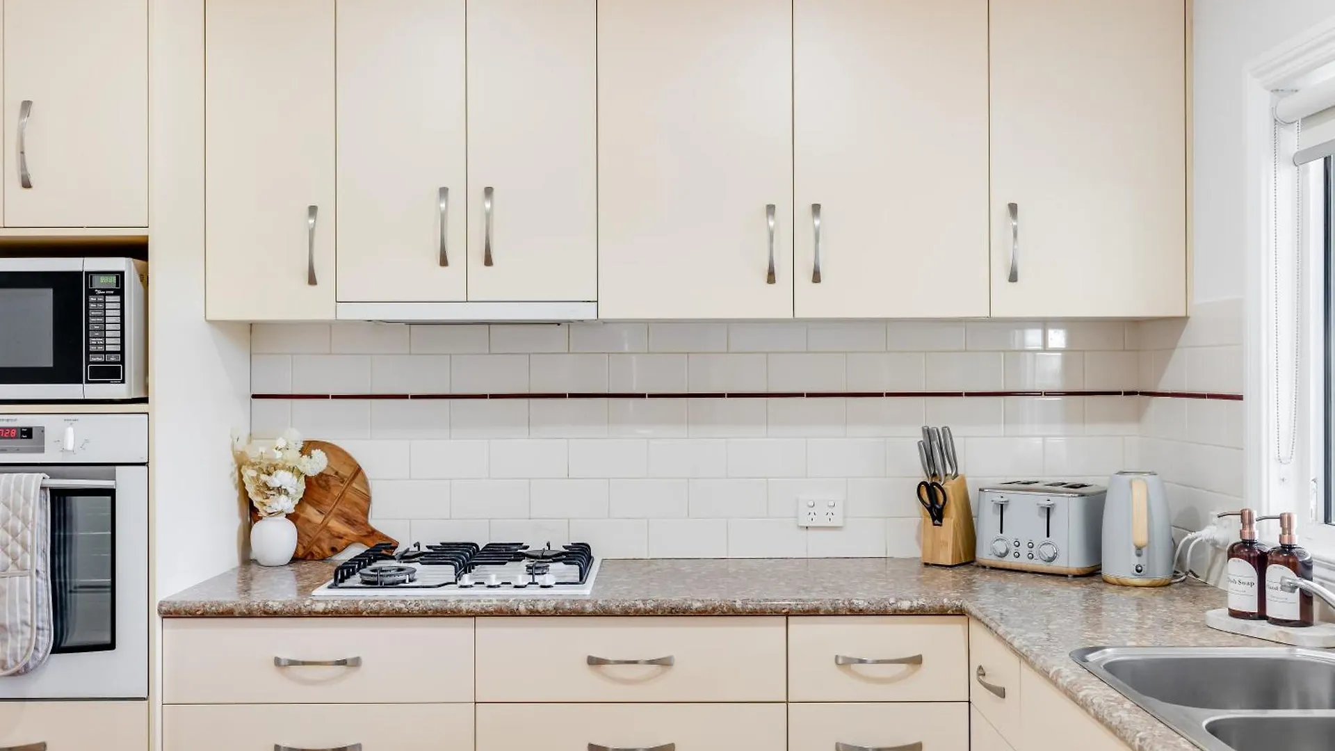 Jacaranda Cottage - Family & Pet Friendly توومبا 0*,  أستراليا